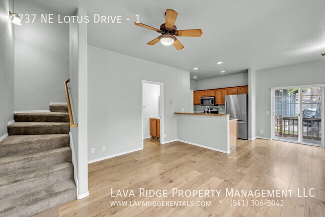 Building Photo - 1737 NE Lotus Dr