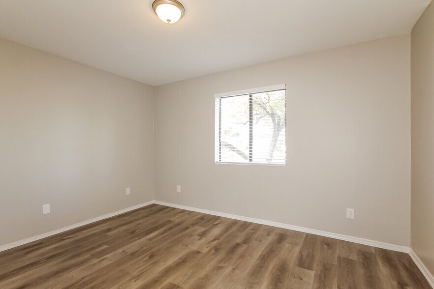 Building Photo - 1815 W Wikieup Ln