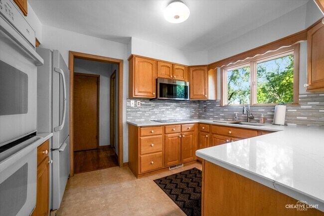 Building Photo - 38W686 Glenview Dr