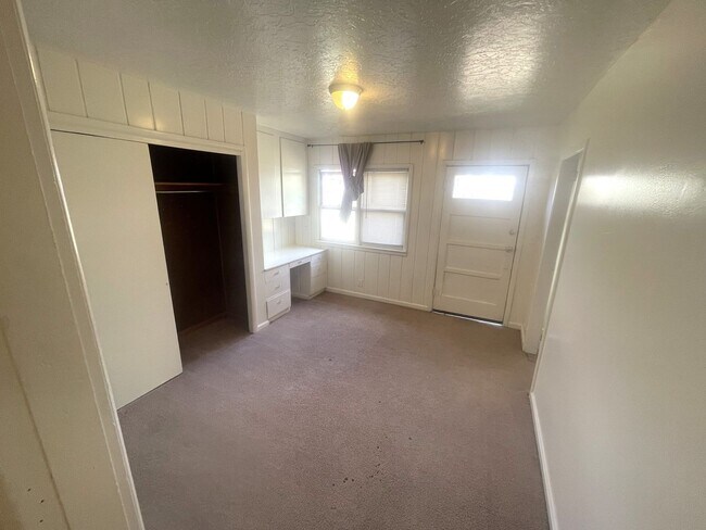 Building Photo - (2539 10th Ave Ct.)