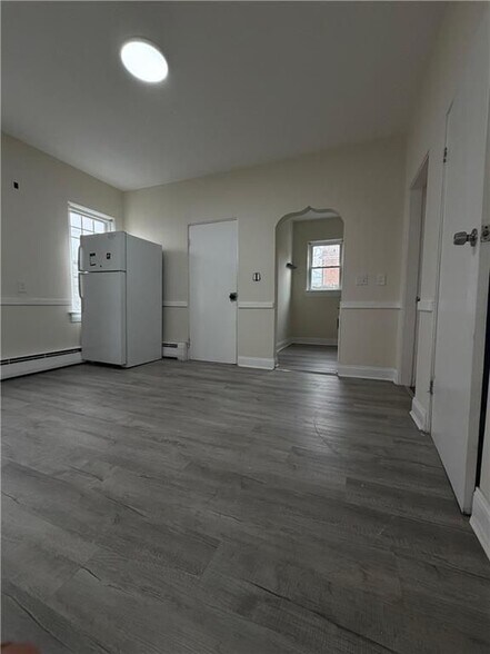 Building Photo - 66 Swift St