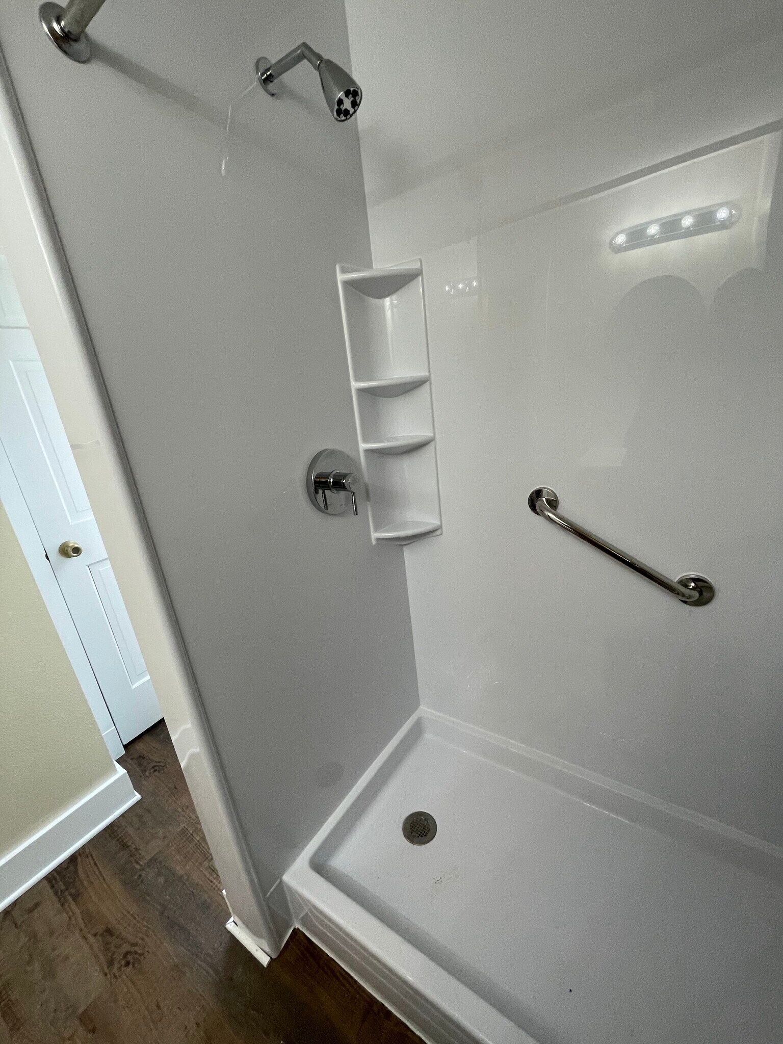 Full Bath - 2837 Scott Ave