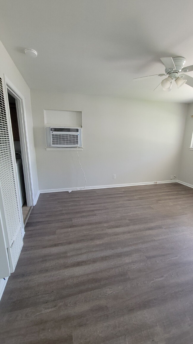 Building Photo - "Charming 3-Bedroom Home in Huntsville wit...