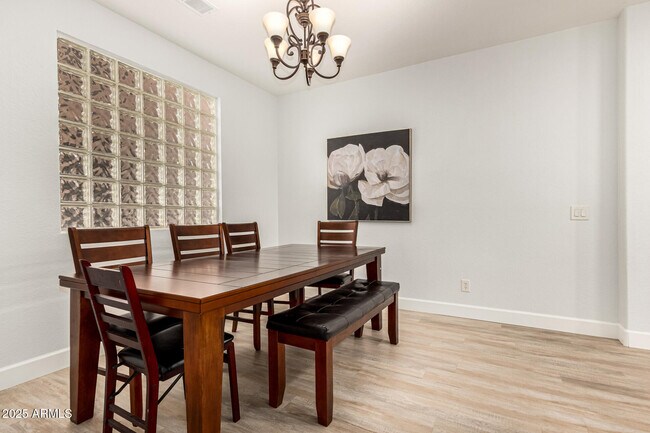 Building Photo - 3726 W Villa Linda Dr