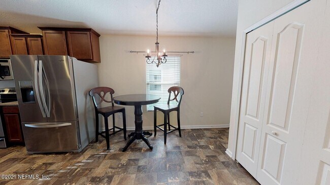 Building Photo - 517 S Aberdeenshire Dr