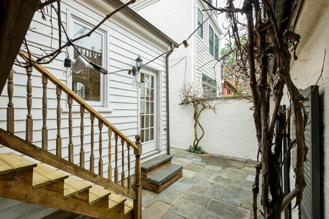 Building Photo - 27 3rd St NE