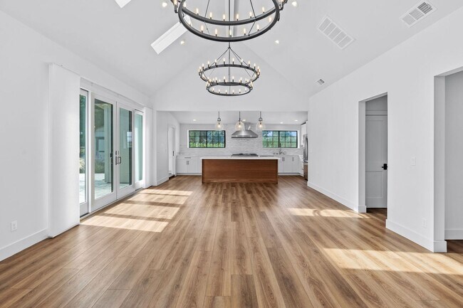 Building Photo - Modern Farmhouse w/ Pool and Paid Utilities