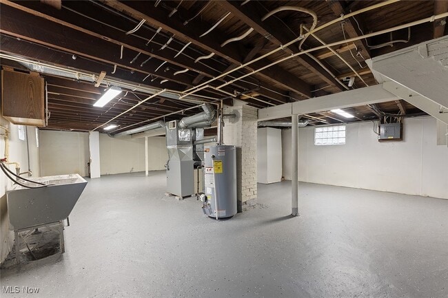 Building Photo - 4930 E 109th St
