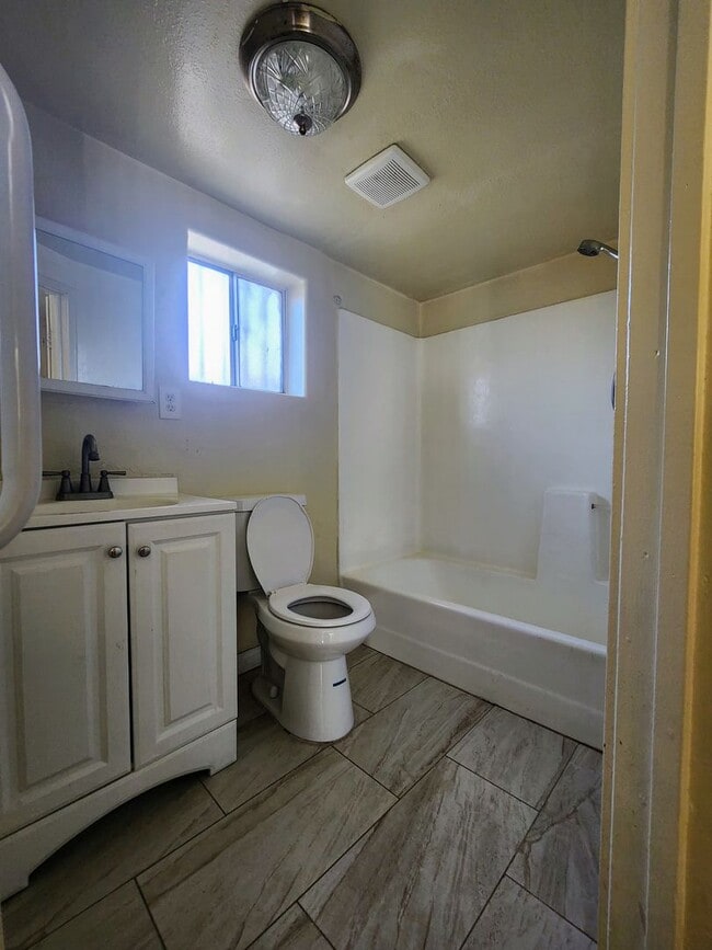 Building Photo - Bryant