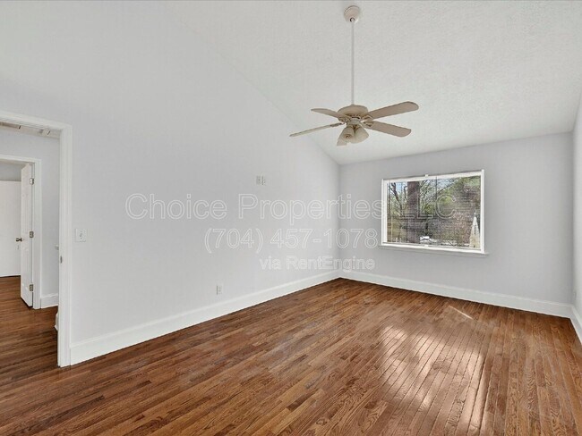 Building Photo - 8413 Red Setter Ln