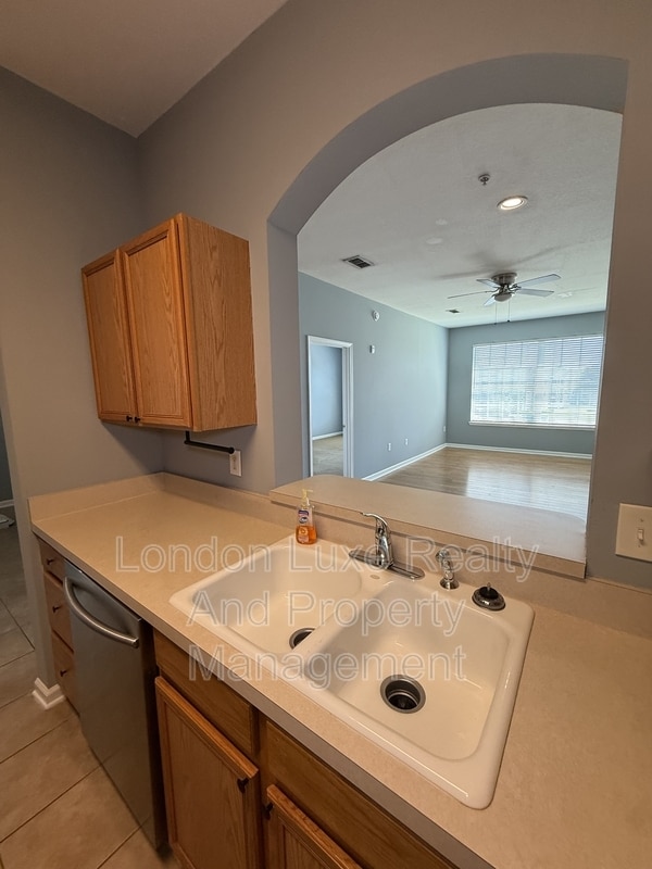 Building Photo - 7990 Baymeadows Rd