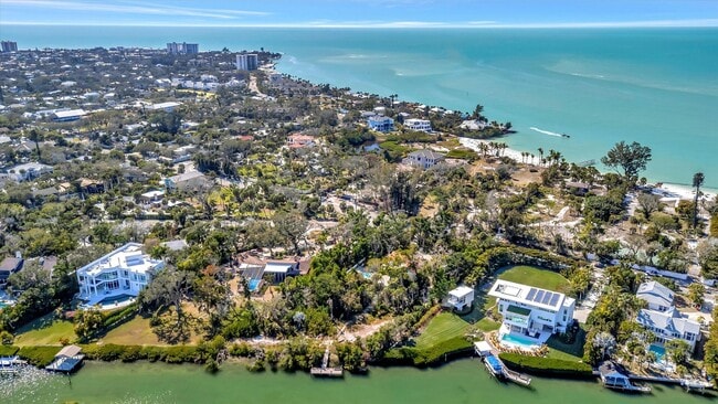 Building Photo - ALL THE CHARM! - Siesta Key 1+ acre on the Bay - 3 bed/ 2 bath pool home