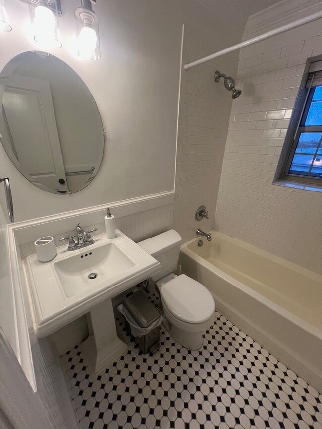 Building Photo - Wonderful studio condo in the heart of Old Town!!