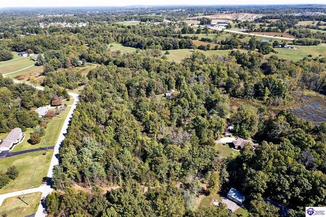 Building Photo - 306 Forest Trce