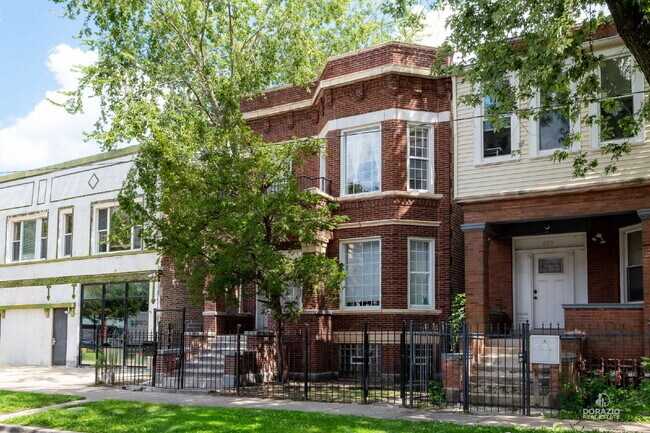 Building Photo - Modern 4BR Apartment with Hardwood Floors, Balcony & Central A/C