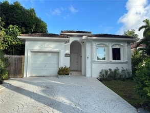 Building Photo - 1055 NE 85th St