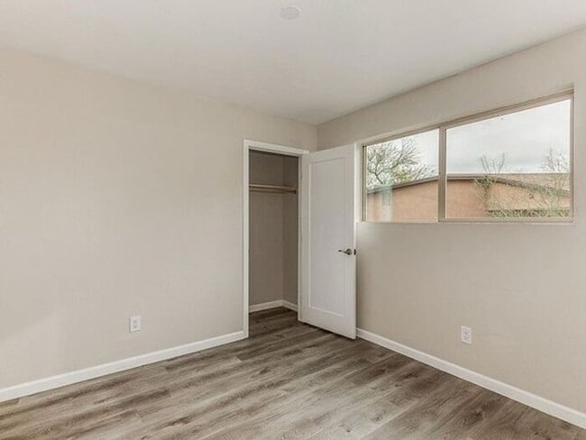 Building Photo - 4BR w/ Pool + Covered Patio in Tucson 85704