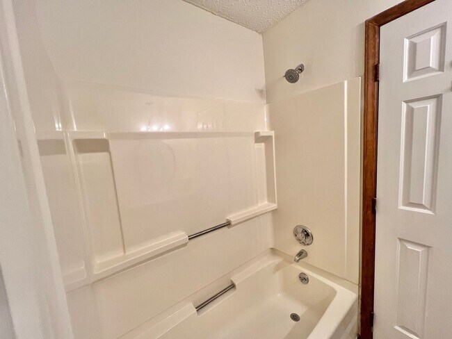 Building Photo - **OFFERING WAIVED APPLICATION FEES & $100 ...