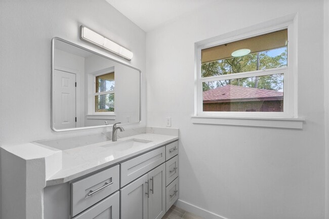 Building Photo - 205 Elmwood St