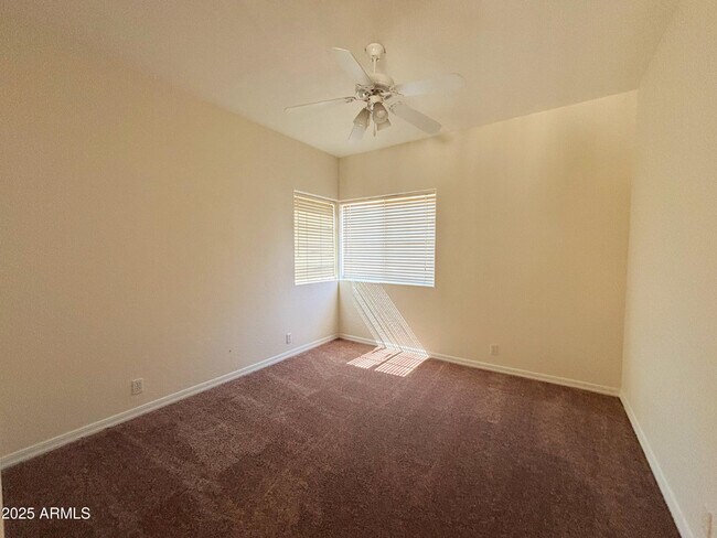 Building Photo - 3213 E Desert Flower Ln
