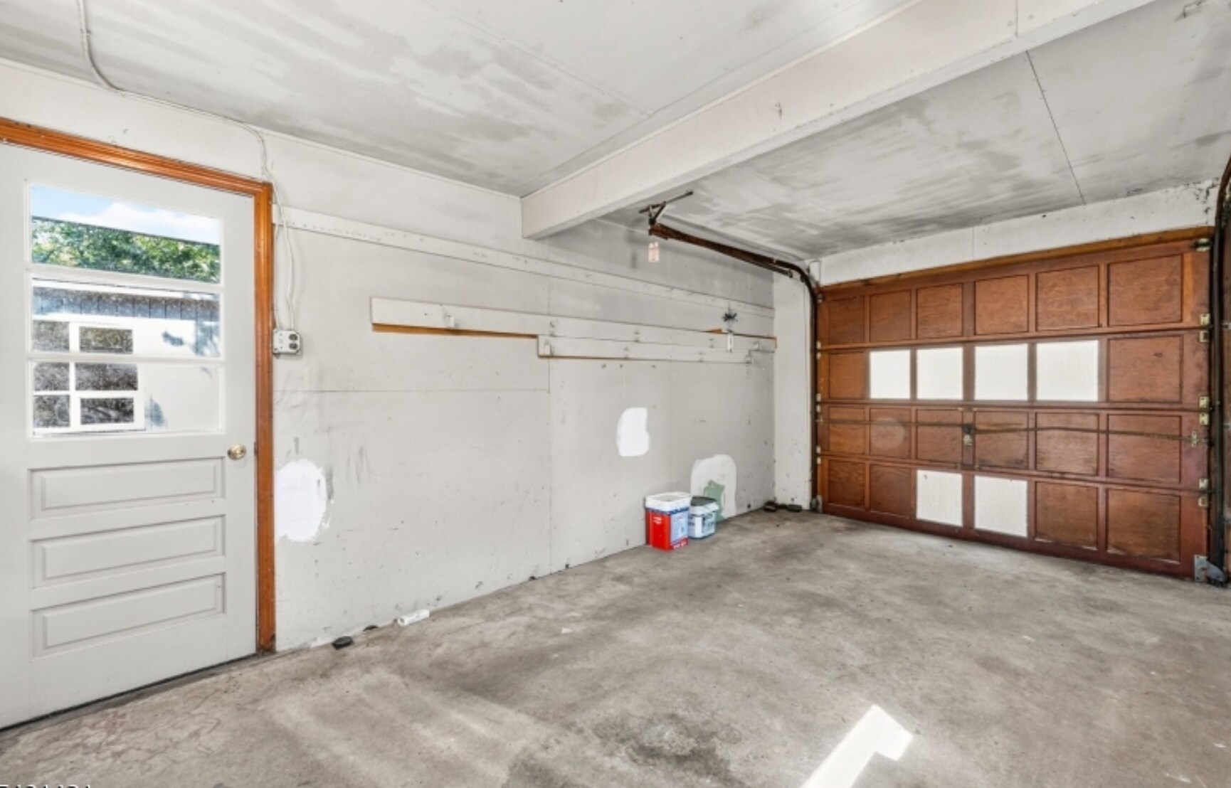 Building Photo - 879 Vosseller Ave