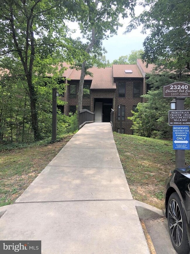 Building Photo - 23240 Chestnut Oak Ct