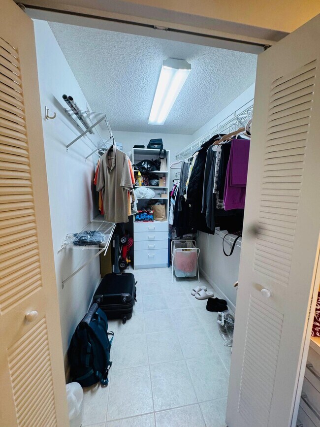 Building Photo - 4735 Lucerne Lakes Blvd W