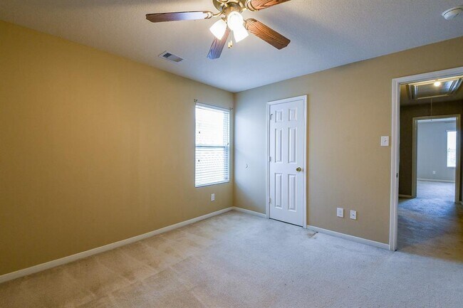Building Photo - 4819 Fair Oak Dale Ln