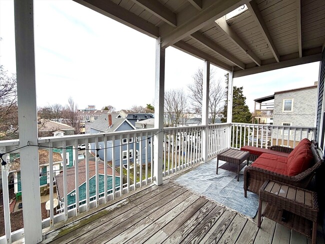 Building Photo - 37 Moseley St