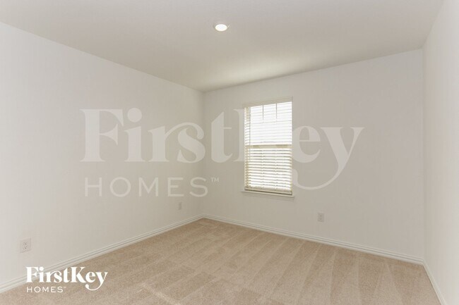 Building Photo - 10045 Elkhorn Dr