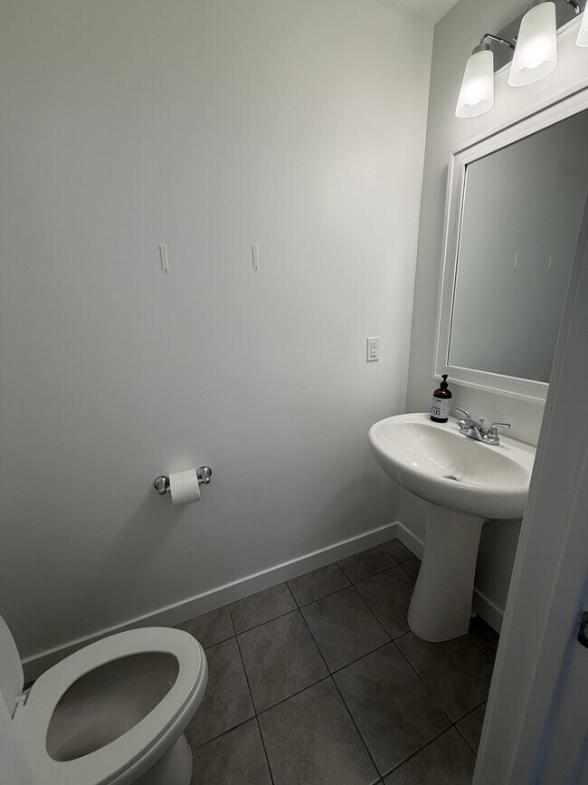 Building Photo - 4090 W Red Clover Dr