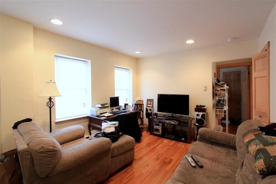 Building Photo - 41 Ivaloo St