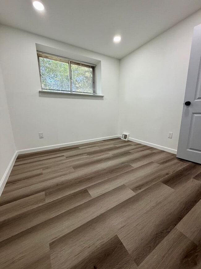 Building Photo - 1414 N 11th St