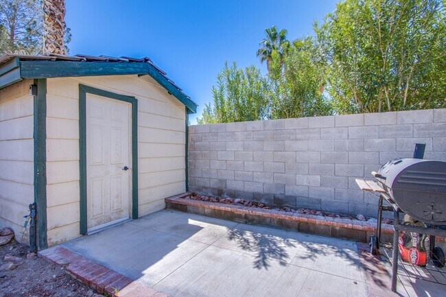 Building Photo - Spacious, Stylish, and Fully Furnished – L...