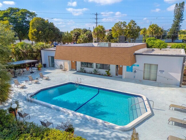 Building Photo - 16851 NE 23rd Ave