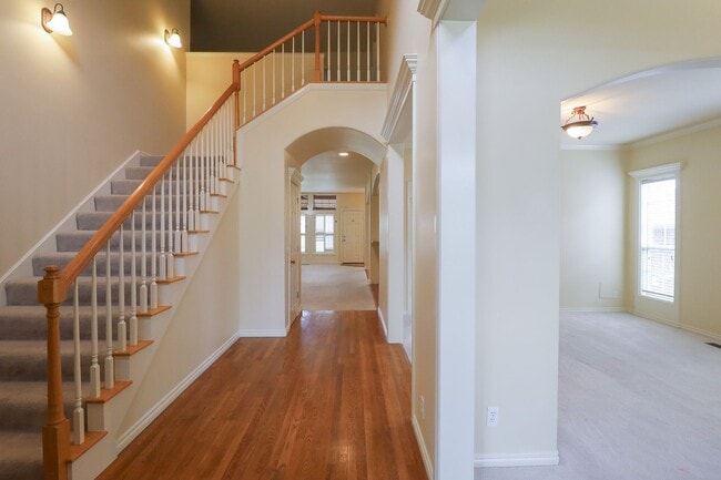 Building Photo - Huge, Gorgeous South Tulsa home ready for ...