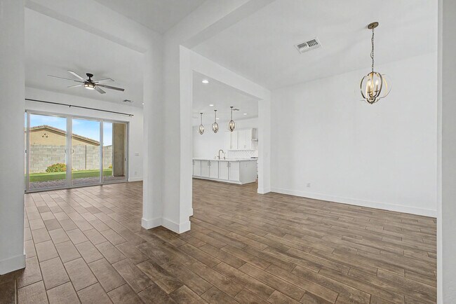 Building Photo - 13103 N 174th Dr