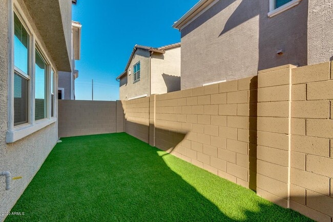 Building Photo - 1070 E Marlin Dr