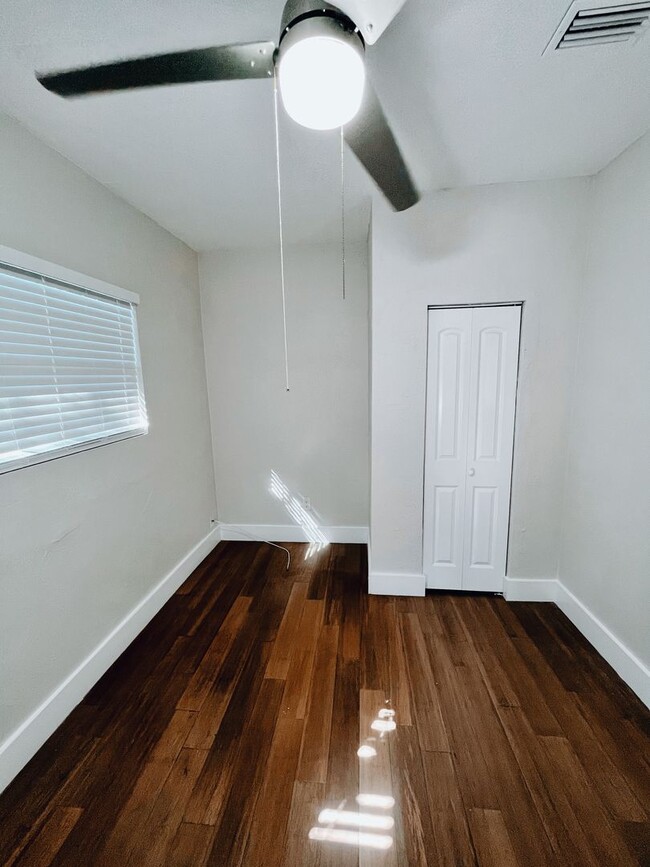 Building Photo - 3/2 Historic Home Available NOW!