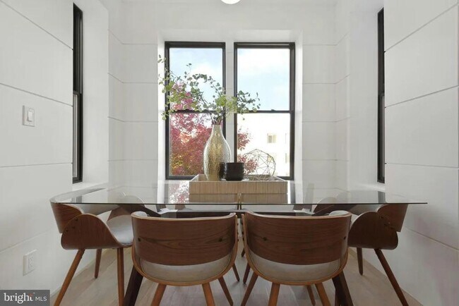 Building Photo - Modern 3BR/3BA Shaw Penthouse with Two Private Decks
