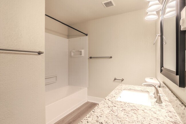 Building Photo - Open Concept Townhome with Balcony