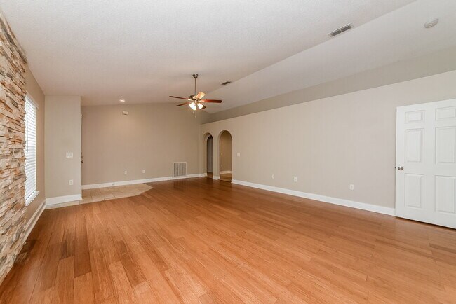 Building Photo - 1018 Brenton Leaf Dr