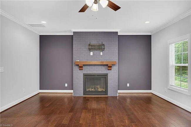 Building Photo - ****** $200 OFF FIRST FULL MONTH OF RENT!! ******