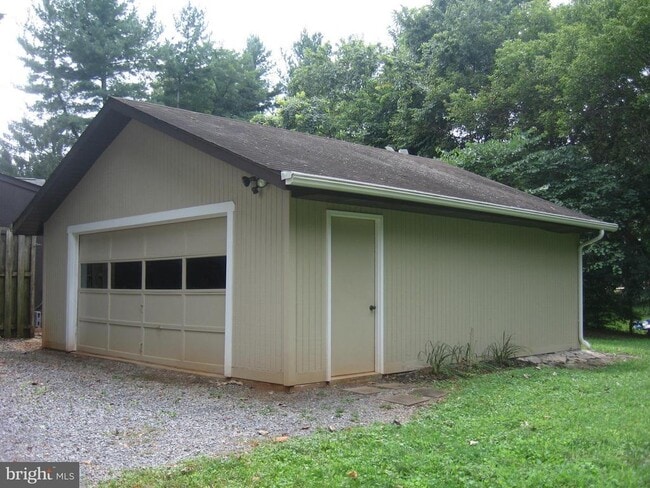 Building Photo - 165 Natalie Ln