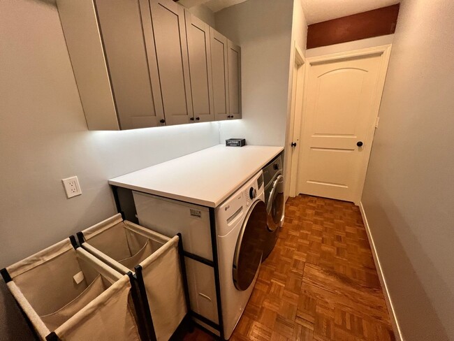 Building Photo - SPACIOUS FOUR BEDROOM TWO AND HALF BATH CH...