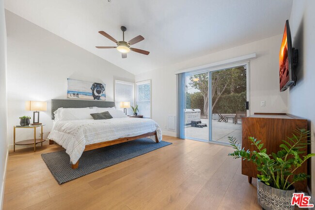 Building Photo - 1220 Dincara Rd