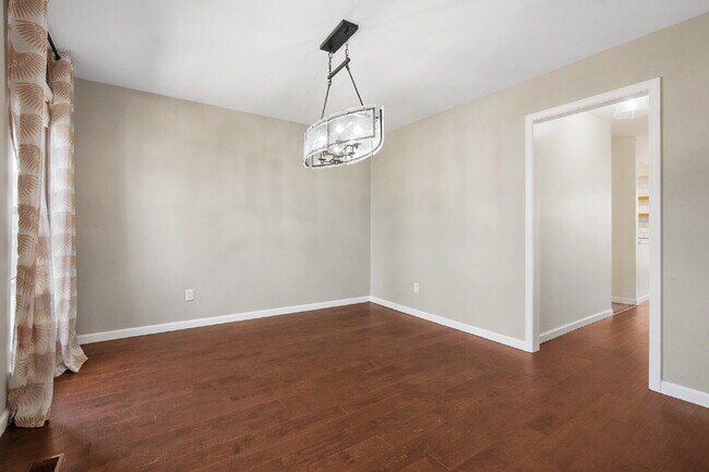 Building Photo - *RESERVED - Contact Us to Submit A Backup App!* Fully Renovated 4BR/2.5BA Gem in Sought-After Ben...