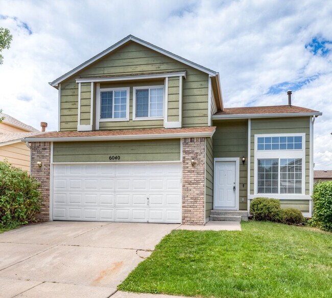 Primary Photo - Newly Updated 4 Bed Home Centrally Located