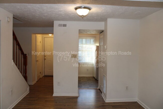 Building Photo - 44 Lucinda Ct