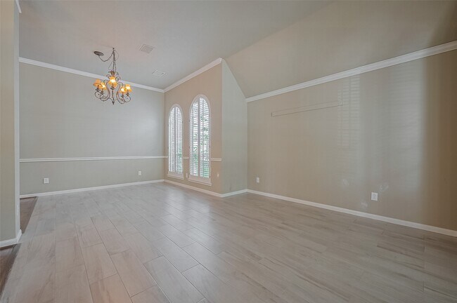 Building Photo - 8814 Fairbloom Ln